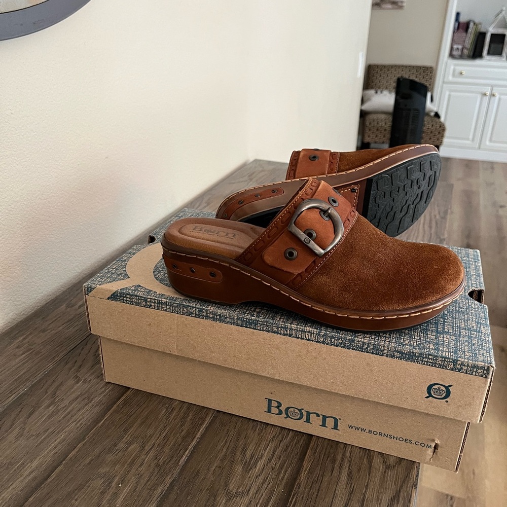 Born Women’s Tan Suede Mules/Clogs